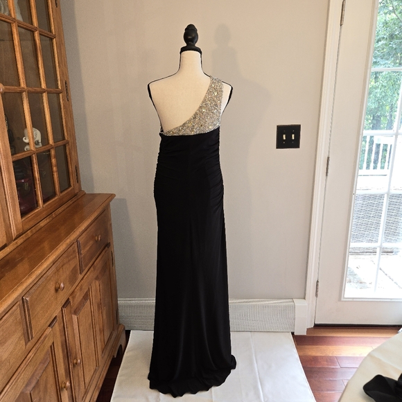 Boutique black evening gown. Off the shoulder, sequin and bea… - Picture 4 of 7